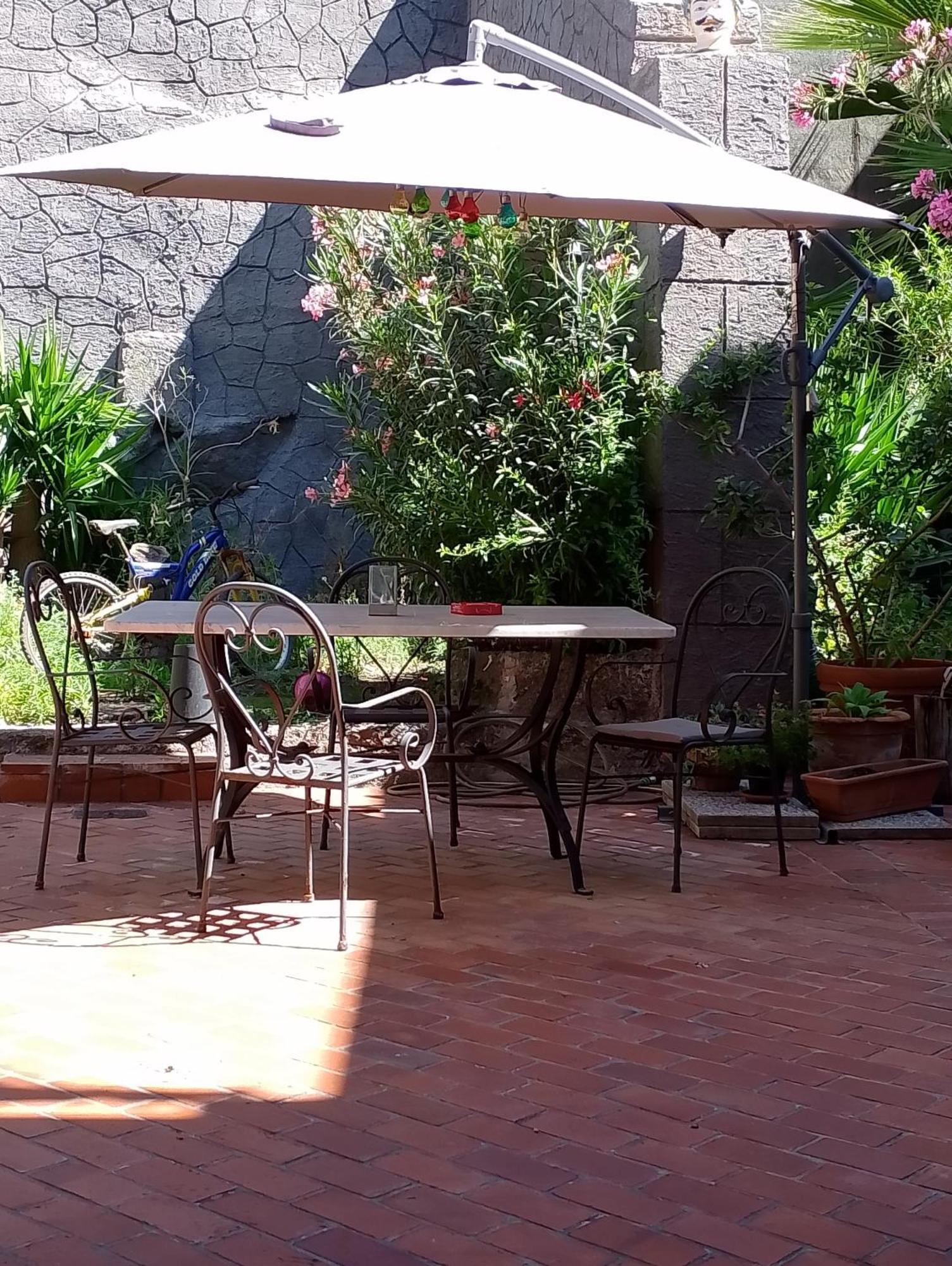 Casa Romeo Villa Adrano Bagian luar foto